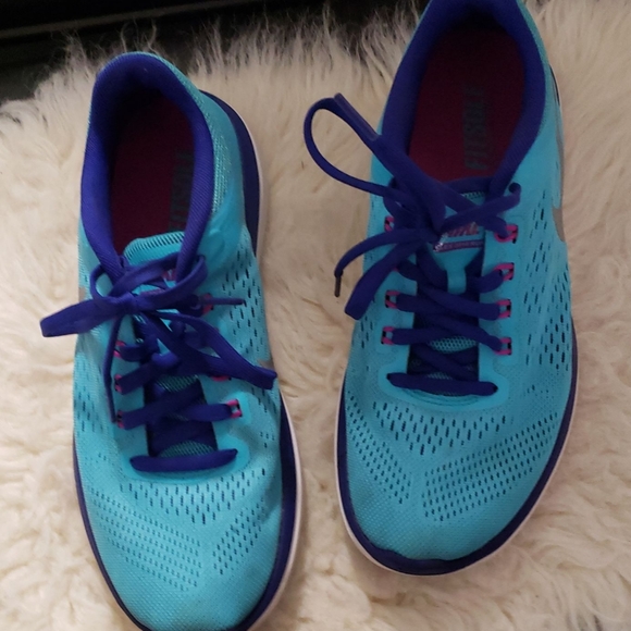 Women's Nike shoes 61/2 - Picture 2 of 7